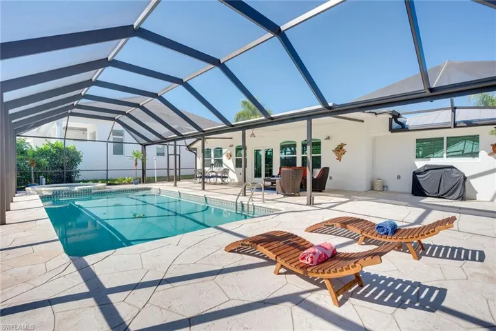 Screened Heated Pool and Hot Tub