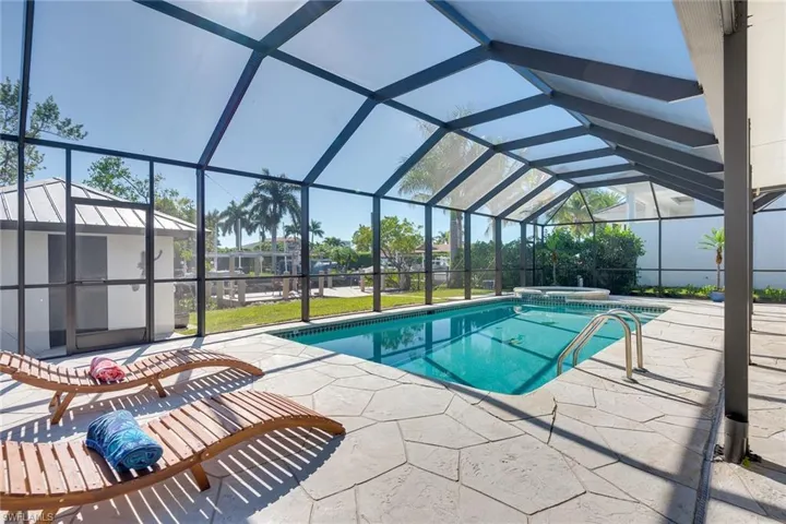 Large Deck area for Sunbathing