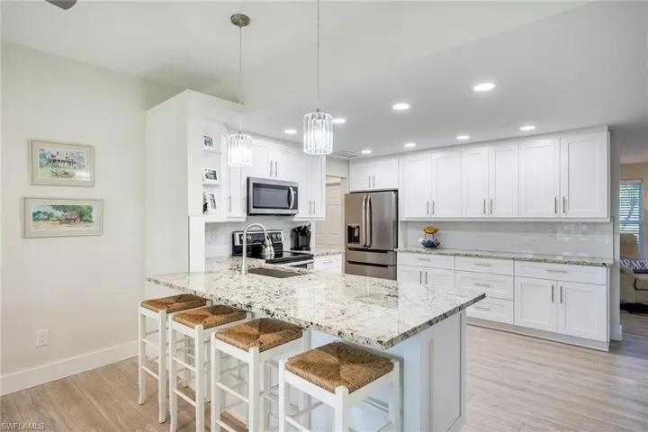 Kitchen/Breakfast Bar