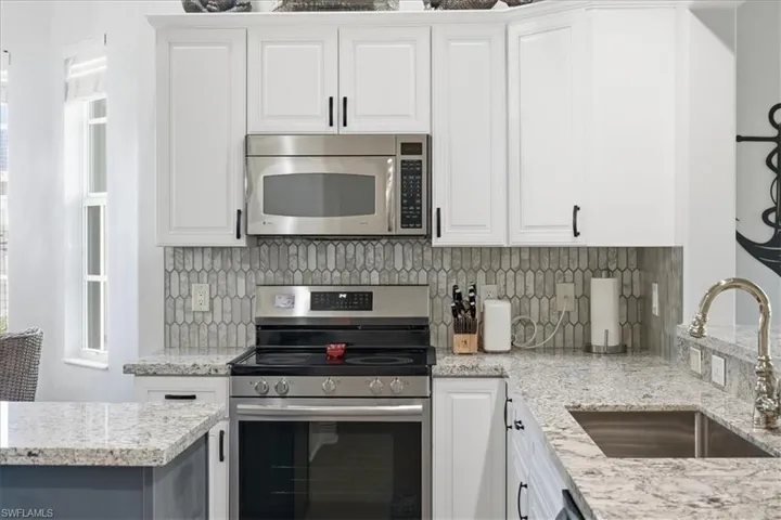 7842 Hawthorne Dr 1703, Naples, Florida 34113