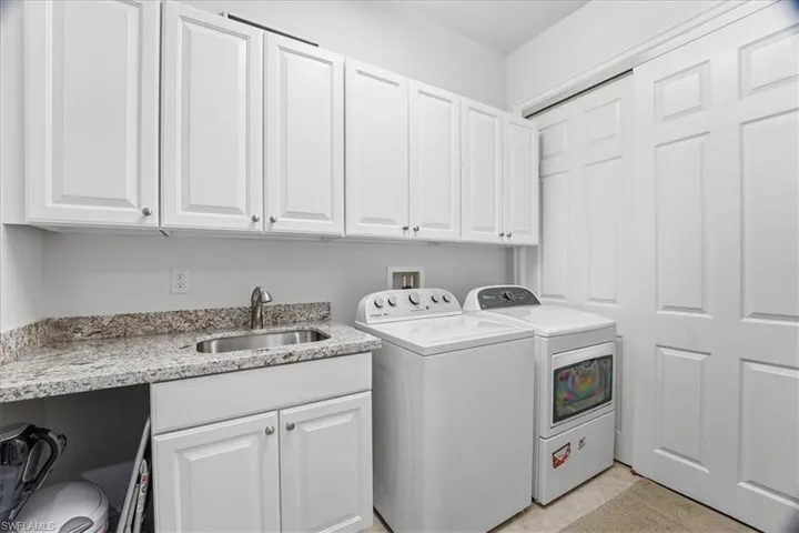 7842 Hawthorne Dr 1703, Naples, Florida 34113