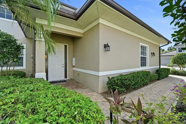 7842 Hawthorne Dr 1703, Naples, Florida 34113