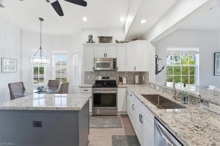 7842 Hawthorne Dr 1703, Naples, Florida 34113