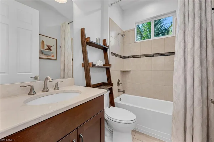 Guest bathroom.