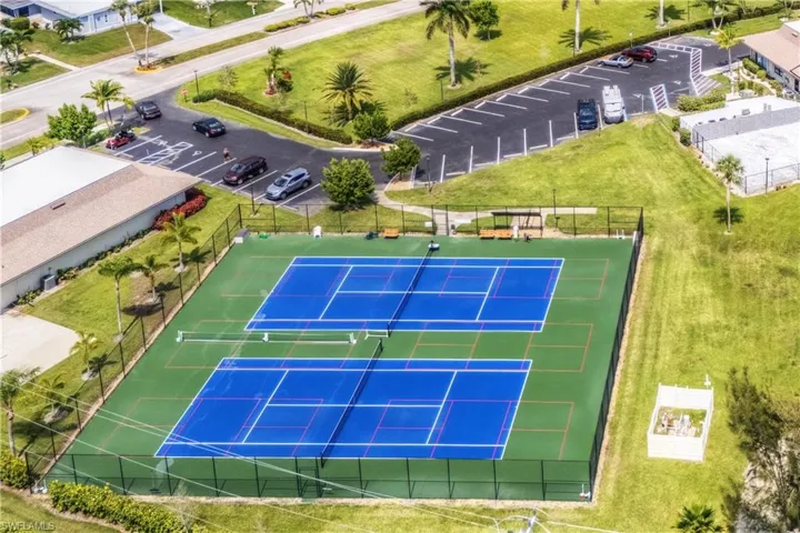 Bird's eye view tennis courts