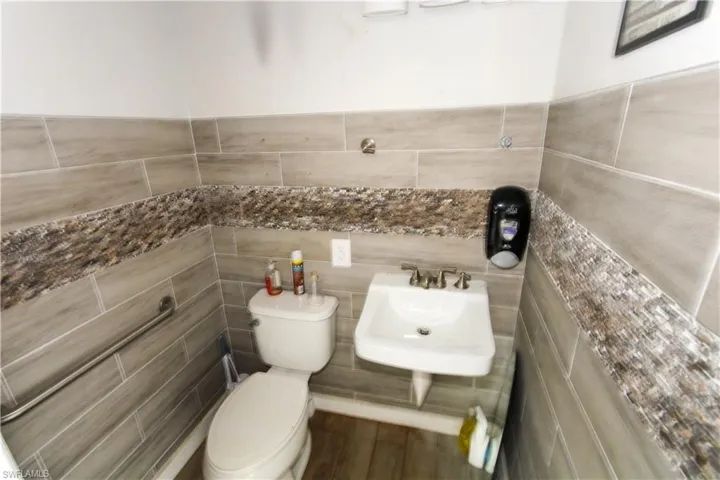 710  Pondella  RD, North Fort Myers, FL 33903