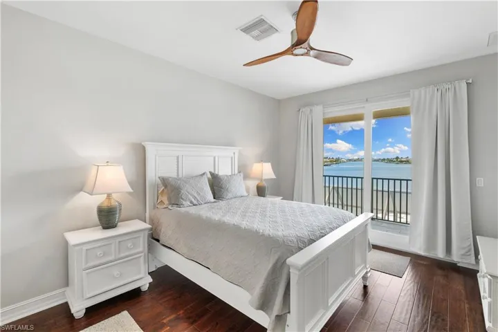 Upstairs bedroom with lanai access
