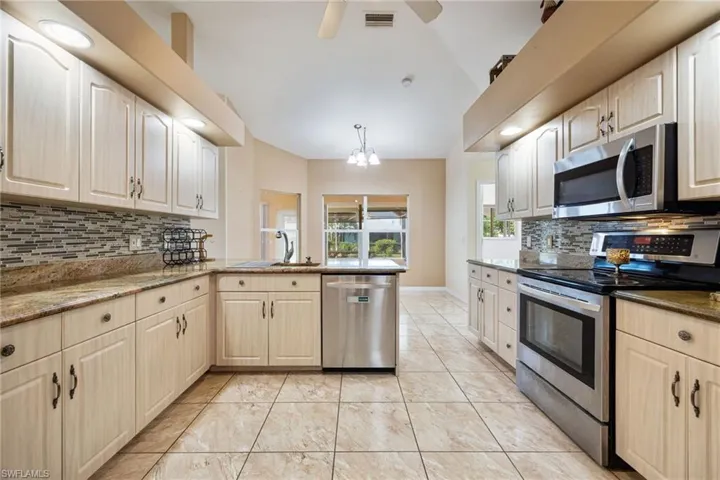 1132 Se 32nd Ter, Cape Coral, Florida 33904