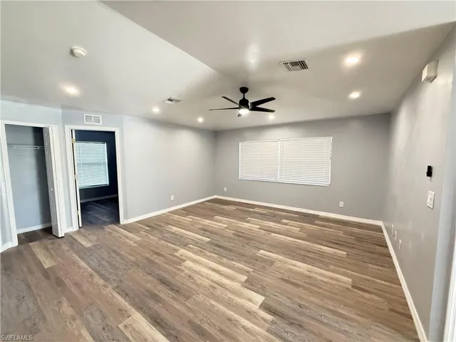 laminate floors, ceiling fan, recessed lighting