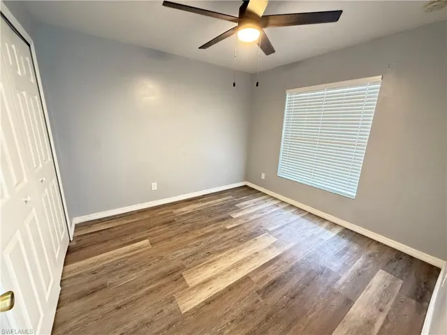 bedroom featuring a closet, light laminate floors, and ceiling fan