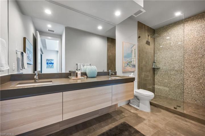 2nd floor dual sink ensuite bathroom