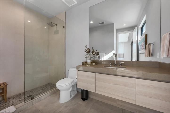 2nd floor guest bathroom