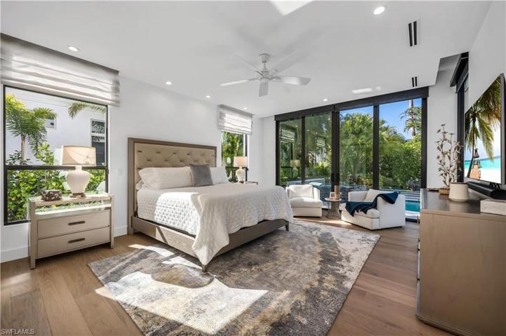 1st floor main bedroom