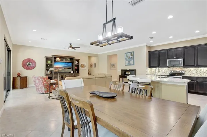 Dining space with visible vents, crown molding, and recessed lighting