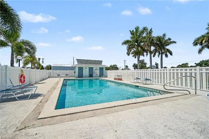 2912 Oleander St B3, St. James City, Florida 33956