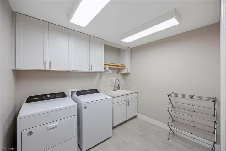 201  Indies E DR, Naples, FL 34114