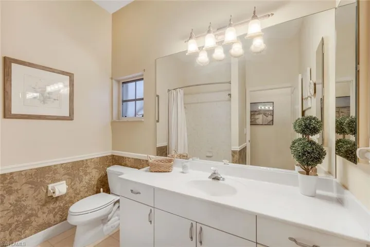 Guest bathroom with tub/shower combo
