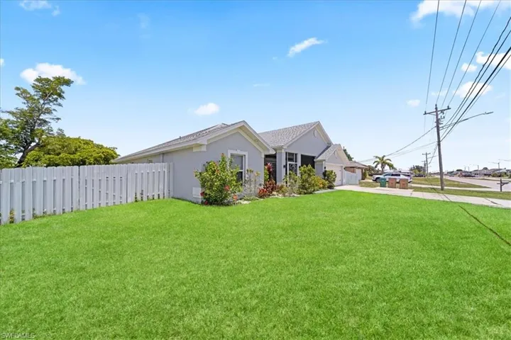 22 Nelson Rd S, Cape Coral, Florida 33991
