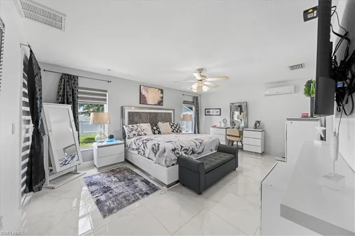 22 Nelson Rd S, Cape Coral, Florida 33991