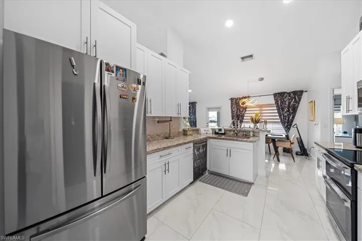 22 Nelson Rd S, Cape Coral, Florida 33991