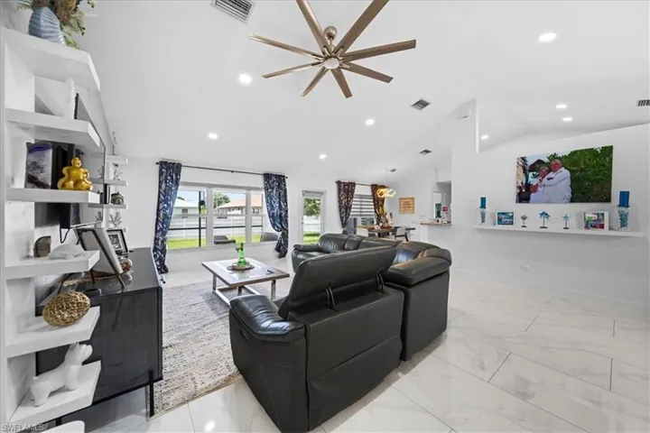 22 Nelson Rd S, Cape Coral, Florida 33991