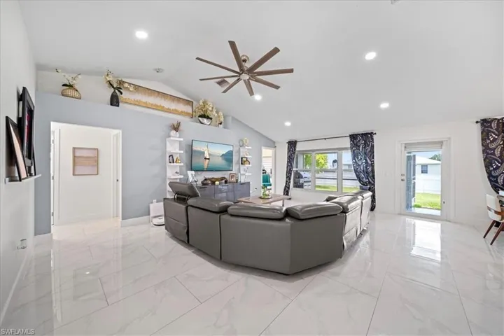 22 Nelson Rd S, Cape Coral, Florida 33991