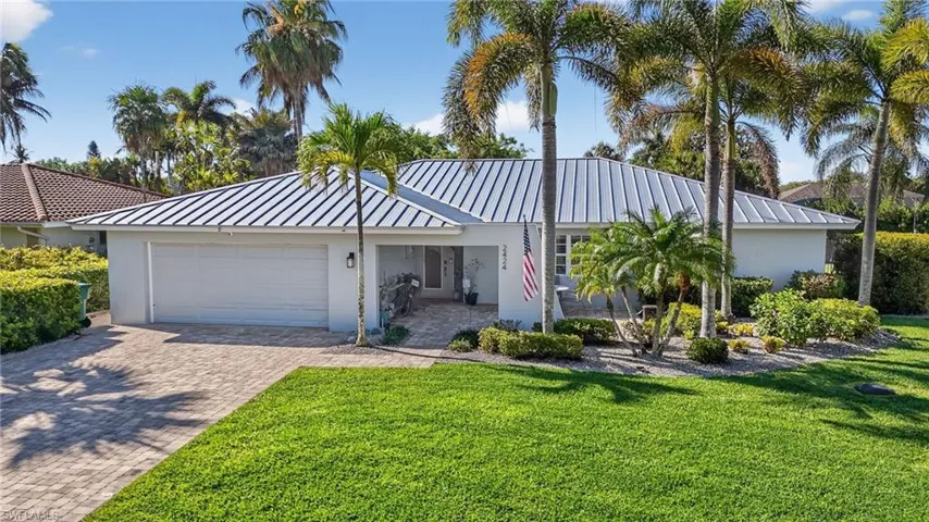 2424 Longboat Dr, Naples, Florida 34104