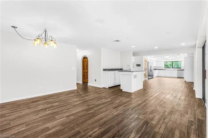 Large dining, bar and kitchen area perfect for entertaining large crowd