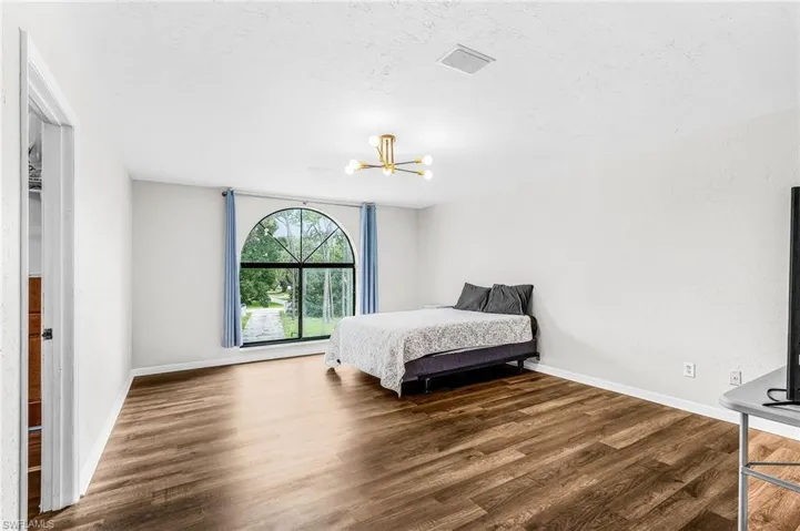 Bedroom 3, room is approx18'x14' with large walk-in closet 6'6"x5'