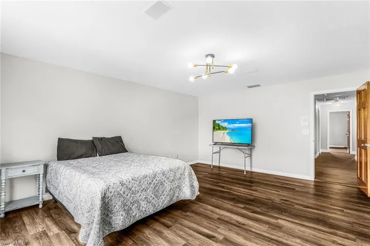 Bedroom 3, room is approx 18'x14' with large walk-in closet 6'6"x5'