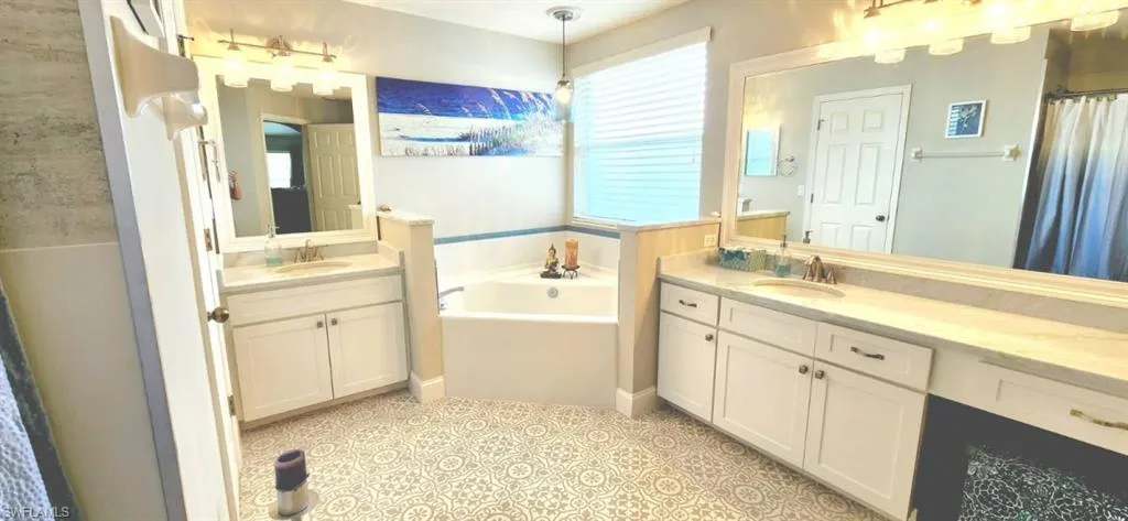 8884 Cedar Hollow Dr, Fort Myers, Florida 33912