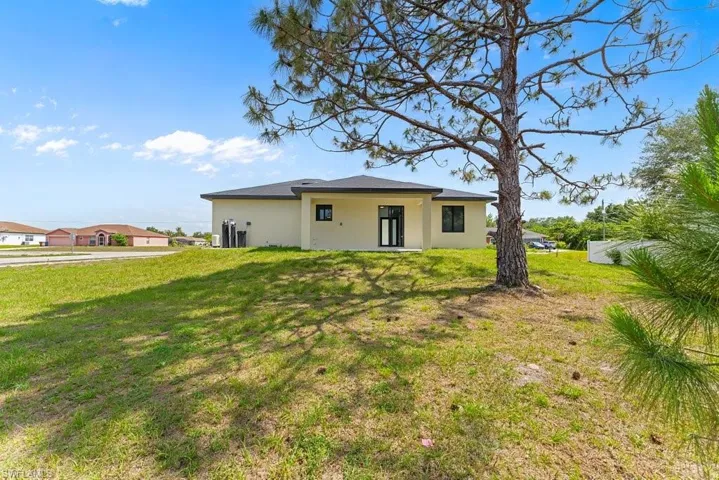 901 Sara Ave N, Lehigh Acres, Florida 33971