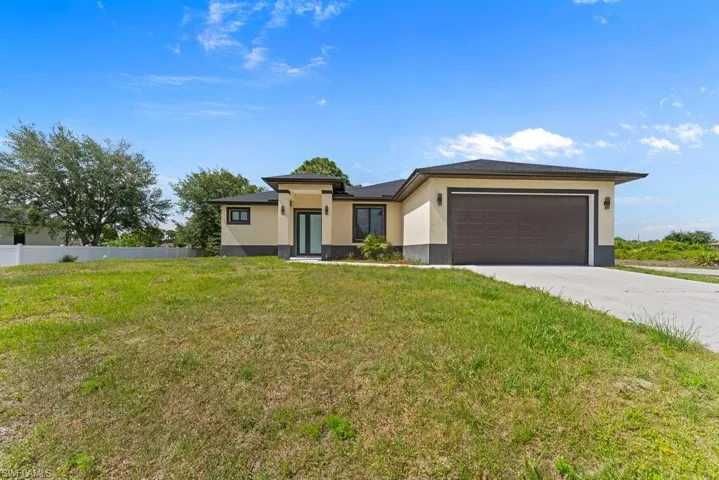 901 Sara Ave N, Lehigh Acres, Florida 33971