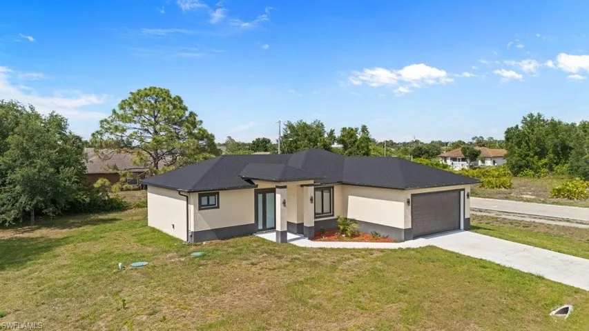 901 Sara Ave N, Lehigh Acres, Florida 33971