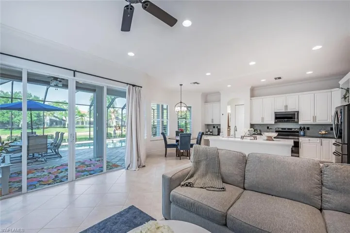 1905  Isla De Palma  CIR, Naples, FL 34119