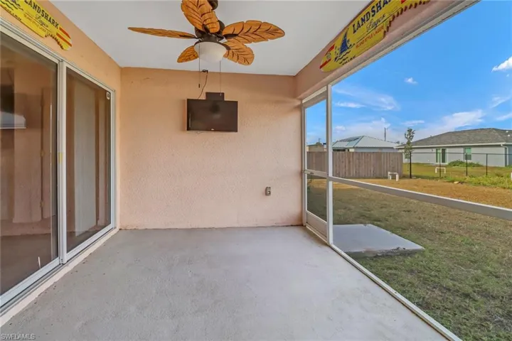 Unfurnished sunroom with ceiling fan