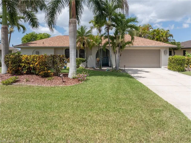 3906 SE 10th  PL, Cape Coral, FL 33904