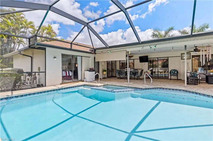 3906 SE 10th  PL, Cape Coral, FL 33904