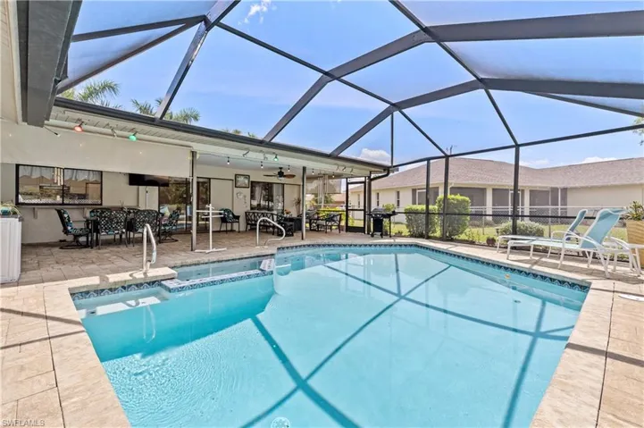 3906 SE 10th  PL, Cape Coral, FL 33904