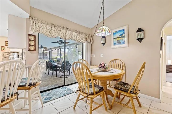 3906 SE 10th  PL, Cape Coral, FL 33904