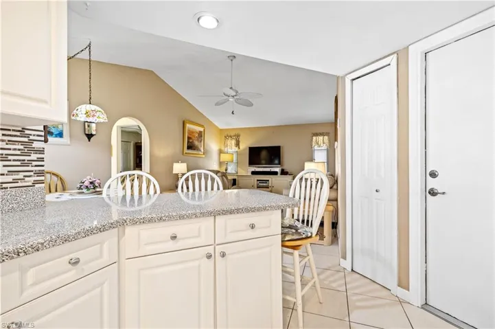 3906 SE 10th  PL, Cape Coral, FL 33904