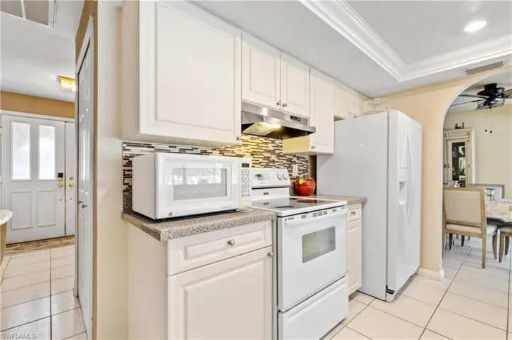 3906 SE 10th  PL, Cape Coral, FL 33904