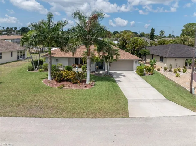 3906 SE 10th  PL, Cape Coral, FL 33904