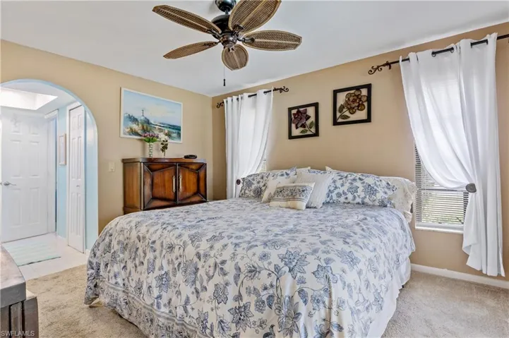 3906 SE 10th  PL, Cape Coral, FL 33904