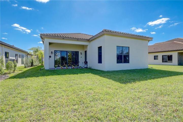 Large private back yard