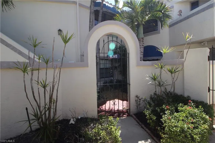 Private entrance to courtyard