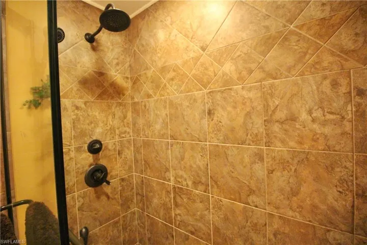 Masterbath walk in shower