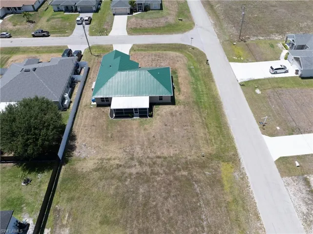 Birds eye view of property featuring a residential view