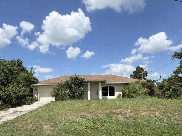 367 Peerless St, Lehigh Acres, Florida 33974