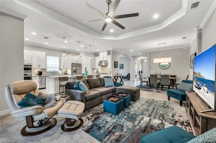9622  Campanile  CIR, Naples, FL 34114